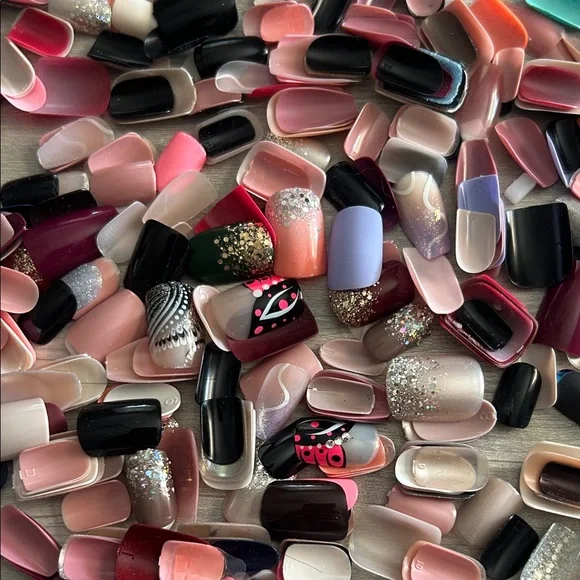 Kiss Brand - Bundle of Press on Nails - Mixed sizes/colors (not full sets) - Picture 4 of 10